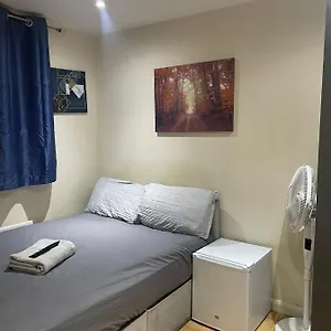 Double A Guest Guest house Thamesmead (Greater London)