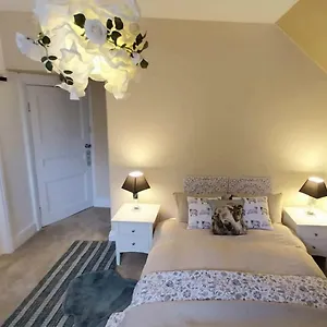 Jesmond House 4 Bed & Breakfast Kingston upon Hull